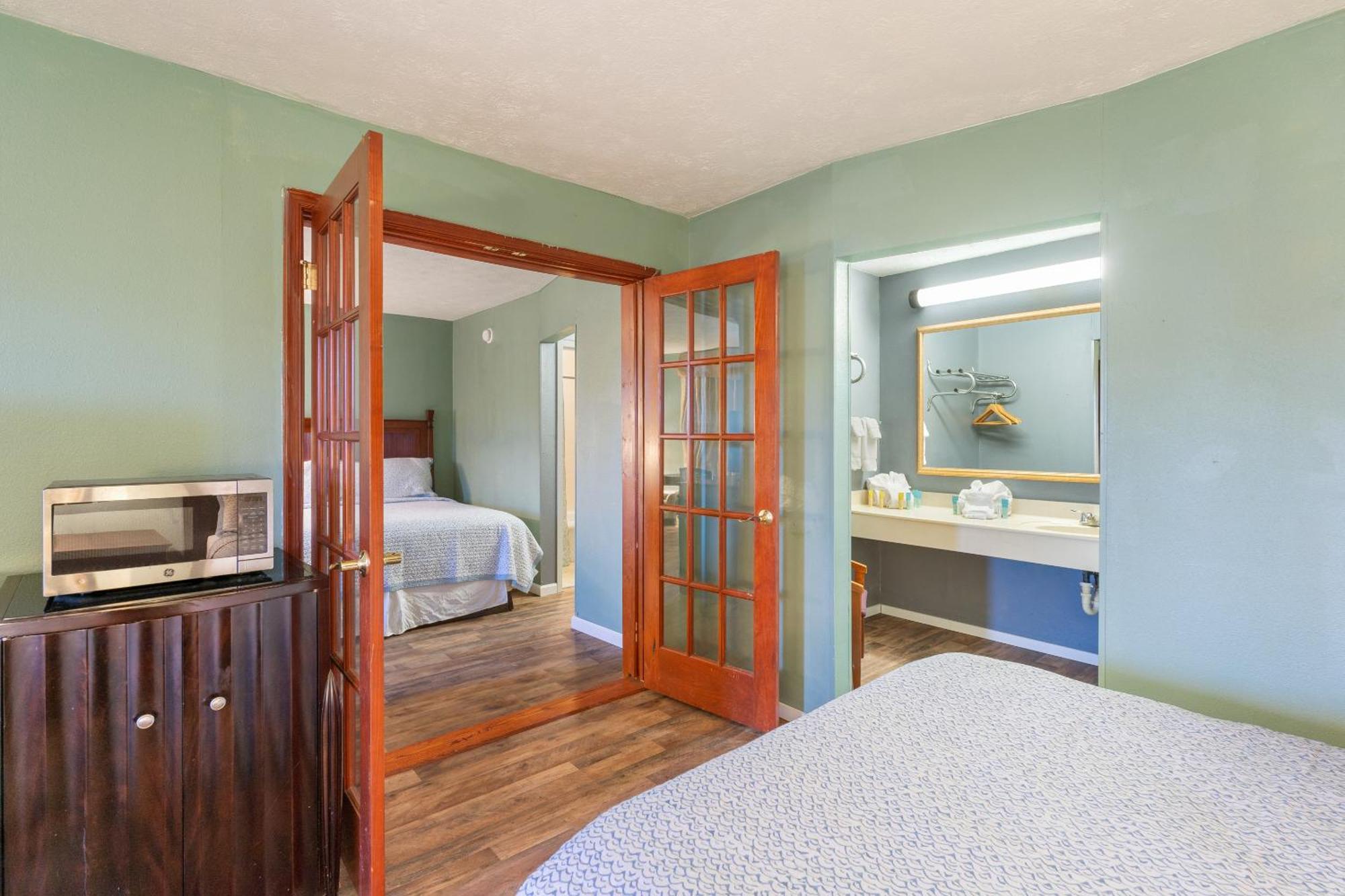 Williamsburg Suites Luaran gambar